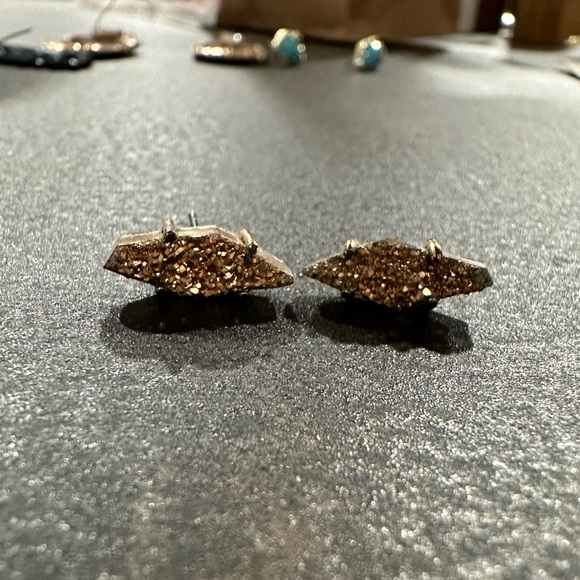 Kendra Scott stud earrings - Picture 1 of 1